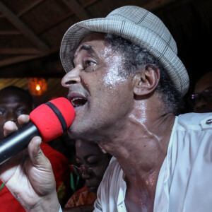 Le président français Emmanuel Macron et Yannick Noah au village Noah pour un débat avec la société civile et un concert, Yaoundé, Cameroun, le 26 juillet 2022. Emmanuel Macron effectue une tournée africaine de trois jours au Cameroun, au Bénin et en Guinée-Bissau. © Stéphane Lemouton/Bestimage 