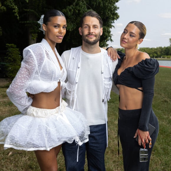 Tina Kunakey, Simon Porte Jacquemus et Adèle Exarchopoulos - Défilé Jacquemus collection "Le chouchou" automne-hiver 2023/2024 au château de Versailles, le 26 juin 2023. © Olivier Borde/Bestimage