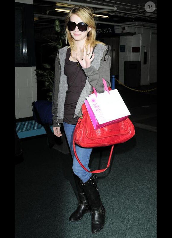 Emma Roberts en pleine séance shopping à Los Angeles. 2/03/2010