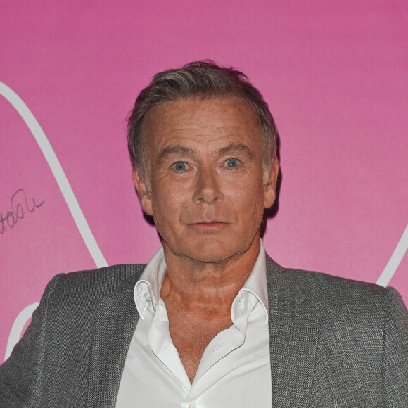 Exclusif - Franck Dubosc - Backstage - Enregistrement de l'émission "Tout le monde chante contre le cancer, les stars relèvent le défi" dans le cadre du gala de l'association "Tout le monde chante contre le cancer" présentée par J.Anthony au Dôme de Paris, et diffusée le 4 janvier sur W9. Le 22 novembre 2022 © Coadic Guirec-Christophe Clovis / Bestimage