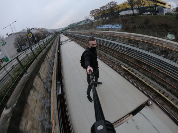 Alors qu'il tentait de grimper l'une des plus grandes tours de Hong Kong, rien ne s'est passé comme prévu
Rémi Enigma sur Instagram.