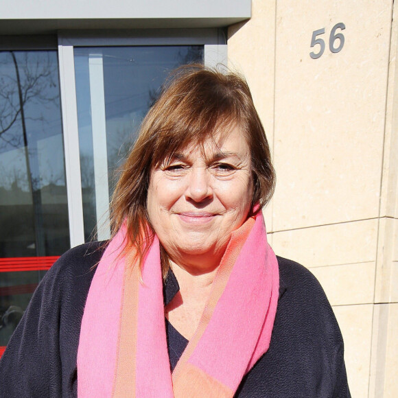Michèle Bernier aime voir le verre à motié plein.
Michèle Bernier - Les célébrités quittent les studios de la radio RTL après l'émission "Les Grosses Têtes" à Neuilly-sur-Seine, le 20 février 2023. © Jonathan Rebboah / Panoramic / Bestimage