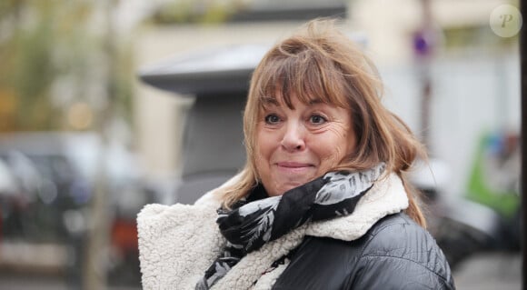 Michèle Bernier à la sortie de l'émission "Les Grosses Têtes" aux studios RTL à Neuilly-sur-Seine, France, le 21 novembre 2022. © Jonathan Rebboah/Panoramic/Bestimage 