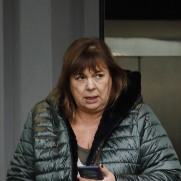 Michèle Bernier à la sortie d'un enregistrement radio des studios RTL à Neuilly-sur-Seine, France, le 6 janvier 2023.