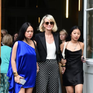 Laeticia Hallyday et ses filles Jade et Joy à leur arrivée au mariage de Claude Lelouch à la mairie du 18ème à Paris. Le 17 juin 2023