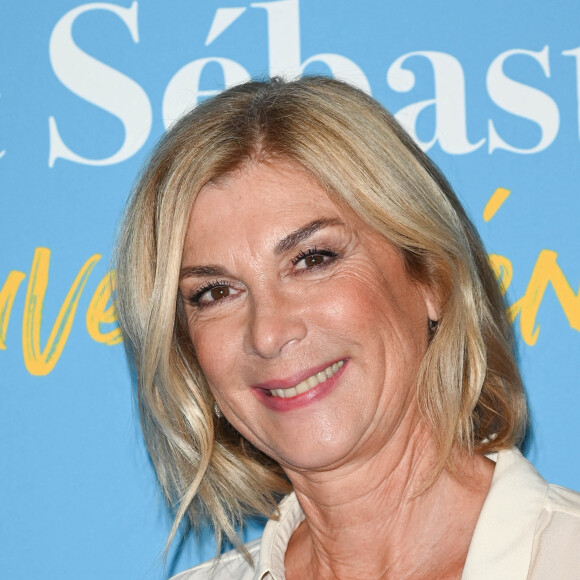 Son refuge ? "Les médicaments, l'alcool", comme elle l'a révélé.
Michèle Laroque au photocall de la première du film "Belle et Sébastien Nouvelle Génération" au cinéma UGC Ciné Cité Bercy à Paris, France, le 16 octobre 2022. © Coadic Guirec/Bestimage