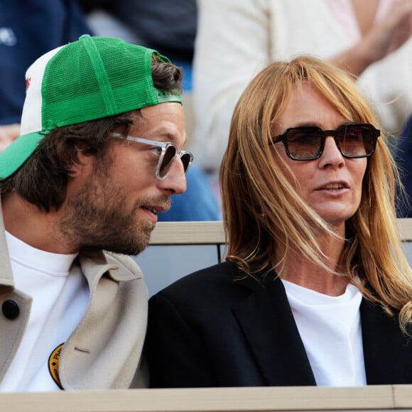 Romain Sichez et sa compagne Axelle Laffont en tribune lors des Internationaux de France de tennis de Roland Garros 2023 à Paris le 30 mars 2023. © Jacovides-Moreau/Bestimage