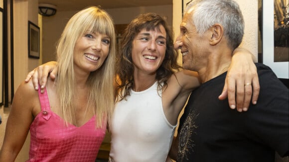 PHOTOS Nagui et sa femme Mélanie Page amoureux à Ramatuelle, ils retrouvent Juliette Armanet et Michel Boujenah