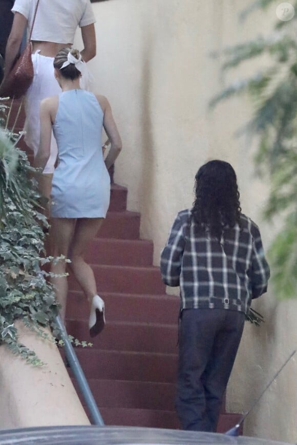 Exclusif - Lily-Rose Depp et sa petite-amie 070 Shake se rendent chez un ami vendredi 4 août au soir, à Los Angeles.