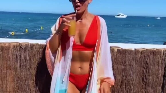Ainsi, elle s'est dévoilée en story Instagram dans un magnifique bikini rouge qui met en valeur sa silhouette
Vitaa sur Instagram