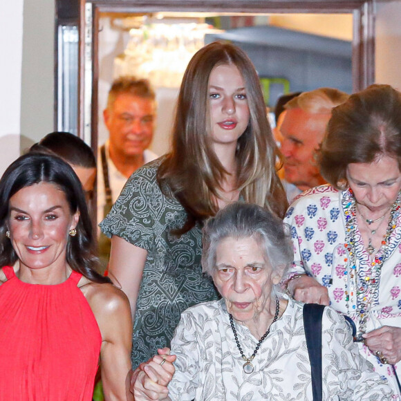 La princesse Irène de Grèce, la reine Letizia, la princesse Leonor - Dîner au restaurant Mia à Palma de Majorque. Le 5 août 2023.