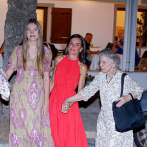 La princesse Irène de Grèce, la reine Letizia, la princesse Sofia - Dîner au restaurant Mia à Palma de Majorque. Le 5 août 2023.
