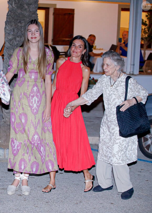 La princesse Irène de Grèce, la reine Letizia, la princesse Sofia - Dîner au restaurant Mia à Palma de Majorque. Le 5 août 2023.