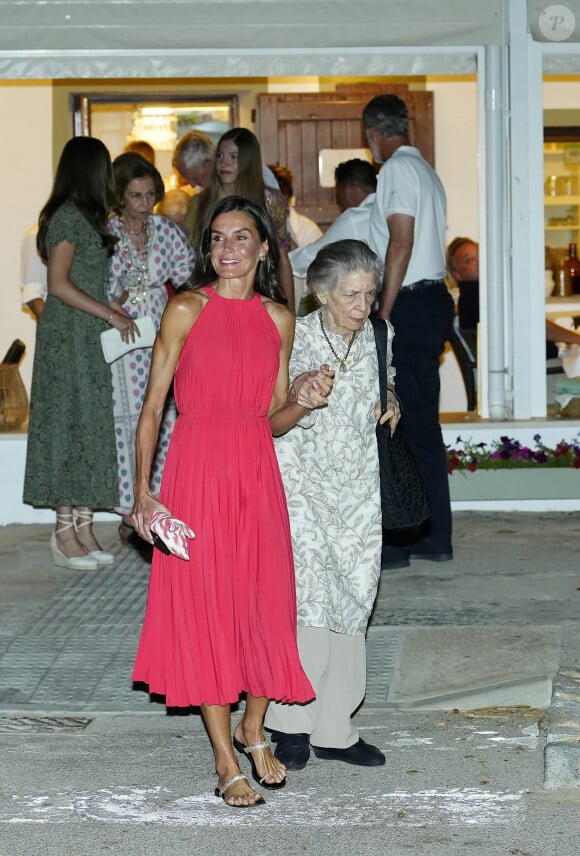 La princesse Irène de Grèce, la reine Letizia - Dîner au restaurant Mia à Palma de Majorque. Le 5 août 2023.