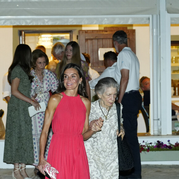 La princesse Irène de Grèce, la reine Letizia - Dîner au restaurant Mia à Palma de Majorque. Le 5 août 2023.