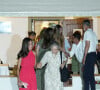 C'est dans une jolie robe Mango, rouge, que Letizia a charmé toute l'île...
La princesse Irène de Grèce, la reine Letizia - Dîner au restaurant Mia à Palma de Majorque. Le 5 août 2023.