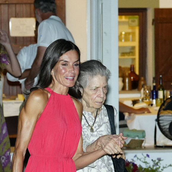 La princesse Irène de Grèce, la reine Letizia - Dîner au restaurant Mia à Palma de Majorque. Le 5 août 2023.