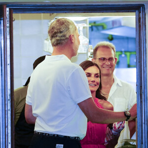 La reine Letizia, le roi Felipe VI - Dîner au restaurant Mia à Palma de Majorque. Le 5 août 2023.