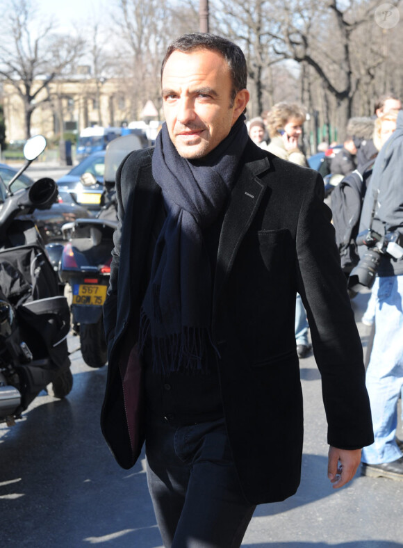 Nikos en balade à Paris, en pleine fashion week, le 4 mars 2010
