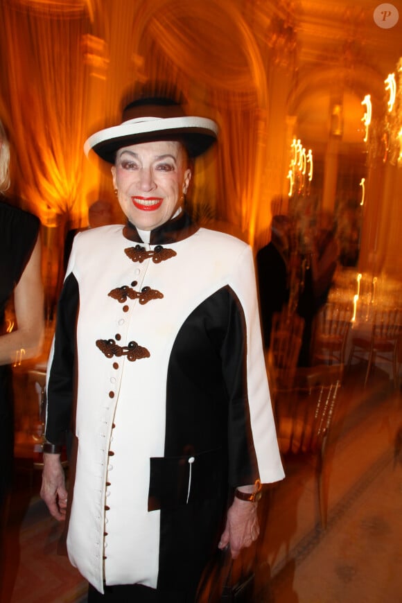 Geneviève de Fontenay - Dîner de charité "Reconstruisons le Château de Saint-Cloud" au Cercle Interallié à Paris le 11 mars 2014. 