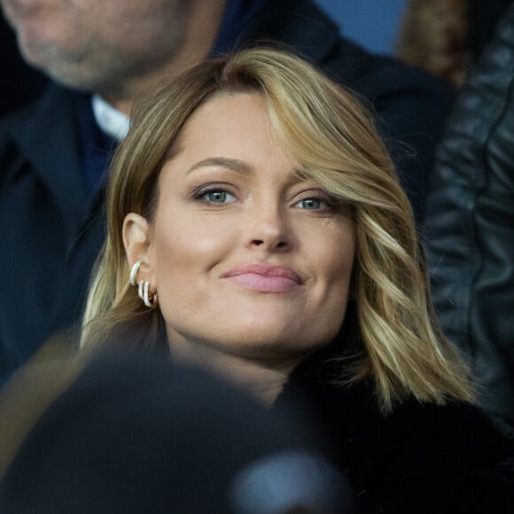 Caroline Receveur dans les tribunes lors du match de Ligue 1 "PSG - OM (4-0)" au Parc des Princes, le 27 octobre 2019. © Cyril Moreau/Bestimage 