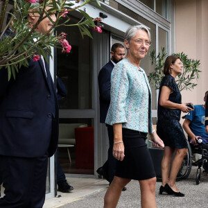 La première ministre, Elisabeth Borne visite un centre de soins de suite et de réadaptation à Coubert, en Seine-et-Marne. Le 17 juillet 2023 © Stéphane Lemouton / Bestimage