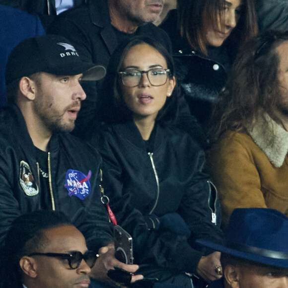 Agathe Auproux et un ami - People au match de football en ligue 1 Uber Eats : PSG vs Nice (2-1) au Parc des Princes à Paris le 1er octobre 2022.