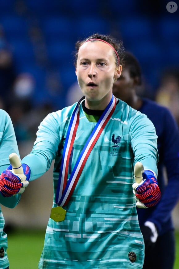 Pauline Peyraud-Magnin ne s'est jamais exprimée publiquement sur cette histoire
Pauline Peyraud-Magnin - Joie des joueuses de l equipe de France apres sa victoire - Pauline Peyraud Magnin ( 21 - France ) - Tournoi de France "France - Pays-Bas (3-1)" au stade Oceane, le 22 février 2022.