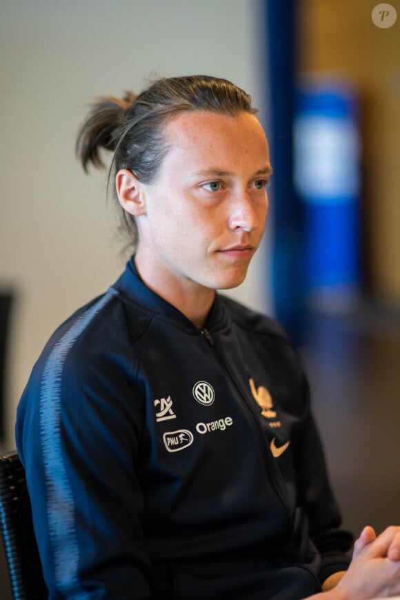 Pauline Peyraud-Magnin - L'équipe de France féminine de football lors d'interviews à Clairefontaine le 15 Mai 2019.