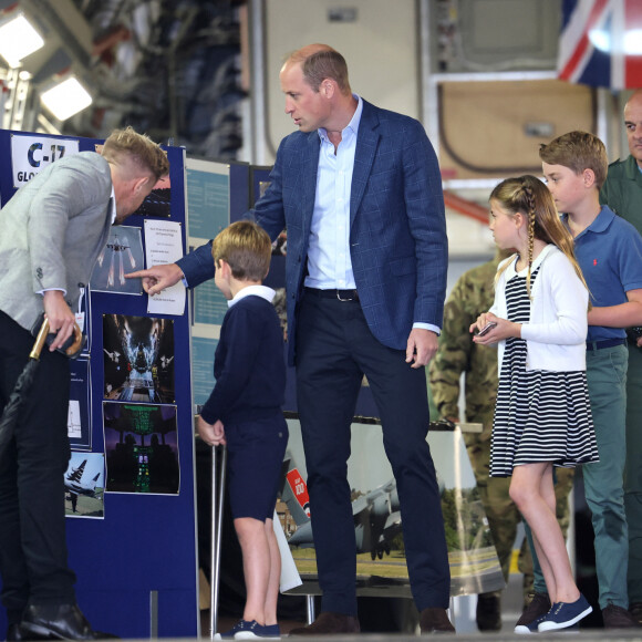 Le prince William, prince de Galles, et Catherine (Kate) Middleton, princesse de Galles, avec leurs enfants le prince George de Galles, et la princesse Charlotte de Galles, lors d'une visite au Royal International Air Tattoo (RIAT) à RAF Fairford, le 14 juillet 2023. 