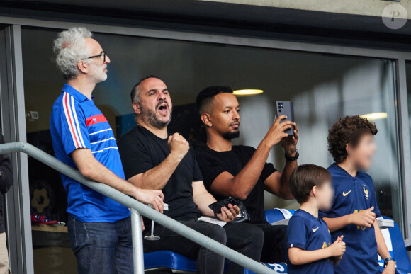 Vincent Delerm, Waly Dia, François-Xavier Demaison - Tribunes du match de football entre la France et la Grèce au Stade de France dans le cadre des éliminatoires pour l'Euro 2024, le 19 juin 2023. © Cyril Moreau/Bestimage