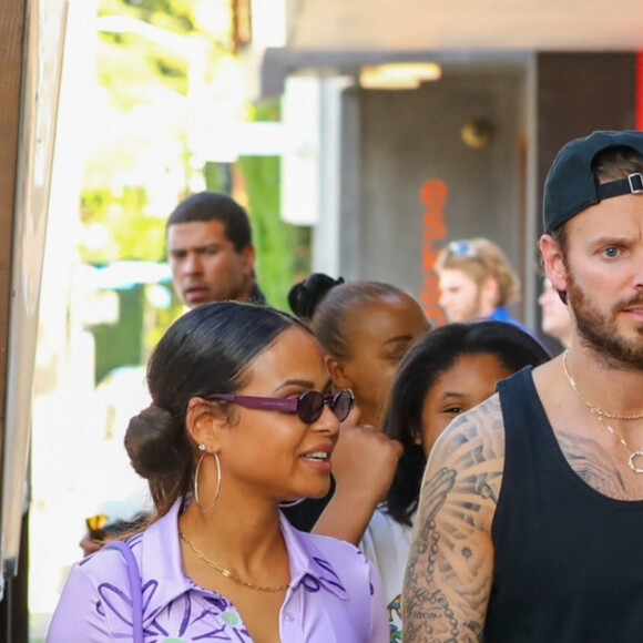 Exclusif - Christina Milian fait du shopping avec sa fille Violet et son mari Matt Pokora (M. Pokora) à Los Angeles le 6 avril 2022.