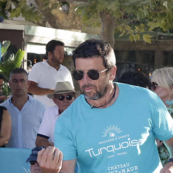 Patrick Bruel lors d'un tournoi de pétanque caritatif organisé par Turquoise magazine au profit de l'association "Sourire à la vie" (association qui soutient les enfants atteints du cancer ) place des Lices à Saint-Tropez le 13 août 2023. © Jack Tribeca / Bestimage 