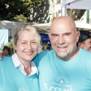 Luana Belmondo, Vincent Moscato lors d'un tournoi de pétanque caritatif organisé par Turquoise magazine au profit de l'association "Sourire à la vie" (association qui soutient les enfants atteints du cancer ) place des Lices à Saint-Tropez le 13 août 2023. © Jack Tribeca / Bestimage 