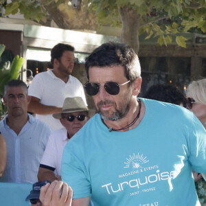 Patrick Bruel lors d'un tournoi de pétanque caritatif organisé par Turquoise magazine au profit de l'association "Sourire à la vie" (association qui soutient les enfants atteints du cancer ) place des Lices à Saint-Tropez le 13 août 2023. © Jack Tribeca / Bestimage 