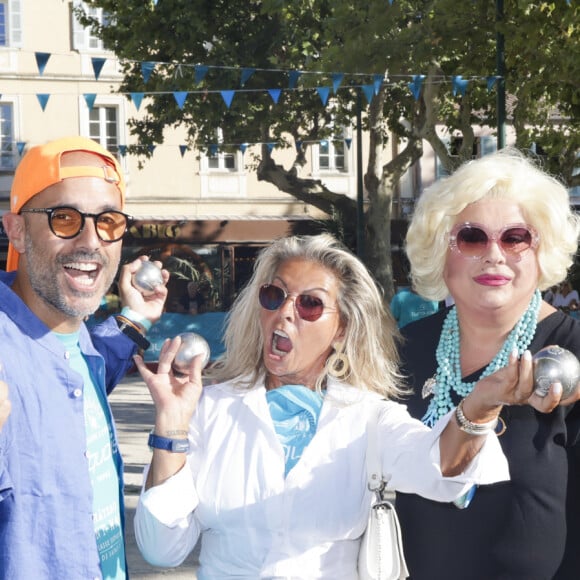 Marc Fichel, Caroline Margeridon, Zize lors d'un tournoi de pétanque caritatif organisé par Turquoise magazine au profit de l'association "Sourire à la vie" (association qui soutient les enfants atteints du cancer ) place des Lices à Saint-Tropez le 13 août 2023. © Jack Tribeca / Bestimage 