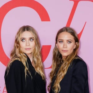 Ashley et Mary Kate Olsen au photocall de la soirée des CFDA Fashion Awards 2019 au Brooklyn Museum à New York le 3 juin 2019. 