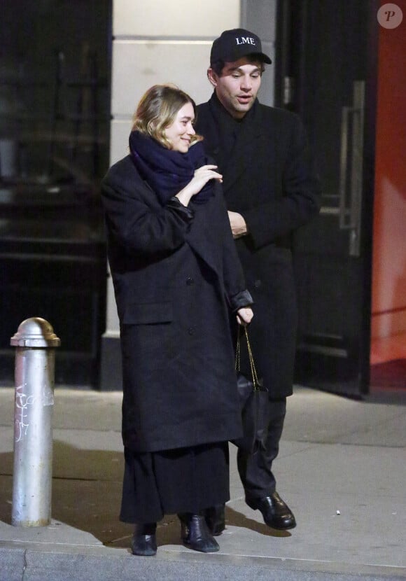 Et a accouché d'un petit Otto ! 
Exclusif - Ashley Olsen et son compagnon Louis Eisner lors d'une sortie nocturne à New York le 13 janvier 2019.