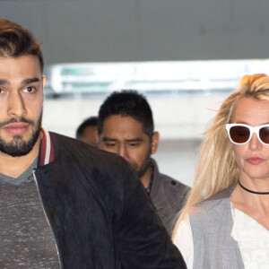 Exclusif - Britney Spears et son compagnon Sam Asghari arrivent à l'aéroport de New York (JFK) le 13 mai 2018.