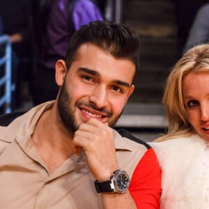 Britney Spears et son compagnon Sam Asghari lors du match de NBA "Lakers - Warriors" au Staples Center à Los Angeles, le 29 novembre 2017. © CPA/Bestimage