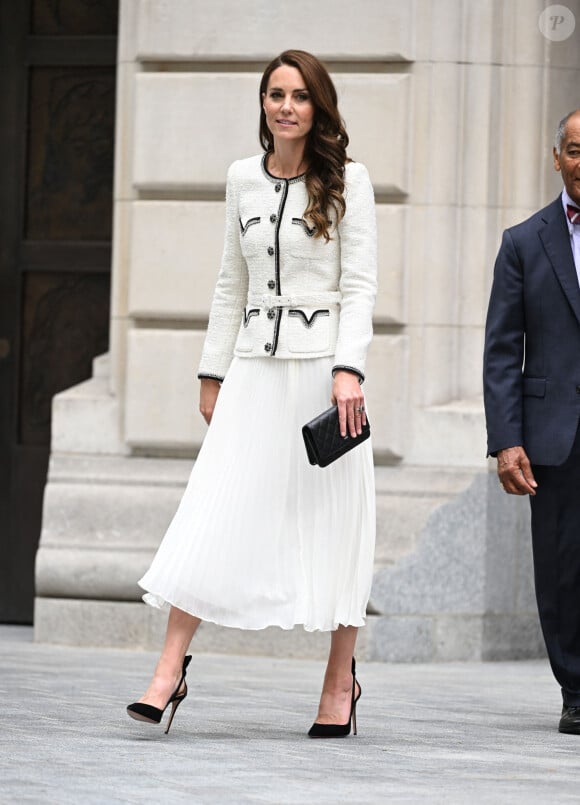 Catherine (Kate) Middleton, princesse de Galles, arrive à la réouverture de la National Portrait Gallery à Londres, Royaume-Uni, le 20 juin 2023, à la suite d'un programme de rénovation de trois ans. La galerie a subi une transformation majeure depuis la fermeture de ses portes en mars 2020, la plus importante depuis l'ouverture du bâtiment il y a 127 ans. 