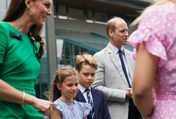 Le prince William, prince de Galles, et Catherine (Kate) Middleton, princesse de Galles, avec leurs enfants le prince George de Galles, et la princesse Charlotte de Galles, arrivent pour assister à la finale homme du tournoi de Wimbledon 2023 à Londres, le 16 juillet 2023.  The Prince and Princess of Wales with Prince George and Princess Charlotte arrive on day fourteen of the 2023 Wimbledon Championships at the All England Lawn Tennis and Croquet Club in Wimbledon. Picture date: Sunday July 16, 2023. 