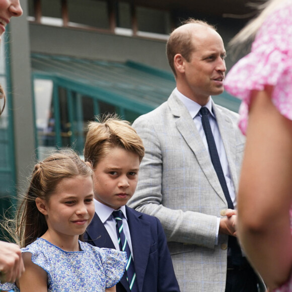 Le prince William, prince de Galles, et Catherine (Kate) Middleton, princesse de Galles, avec leurs enfants le prince George de Galles, et la princesse Charlotte de Galles, arrivent pour assister à la finale homme du tournoi de Wimbledon 2023 à Londres, le 16 juillet 2023.  The Prince and Princess of Wales with Prince George and Princess Charlotte arrive on day fourteen of the 2023 Wimbledon Championships at the All England Lawn Tennis and Croquet Club in Wimbledon. Picture date: Sunday July 16, 2023. 