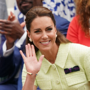 Kate Middleton a donné une énorme somme de pourboires pour une soirée dans un festival.
Kate Middleton - Wimbledon, Londres