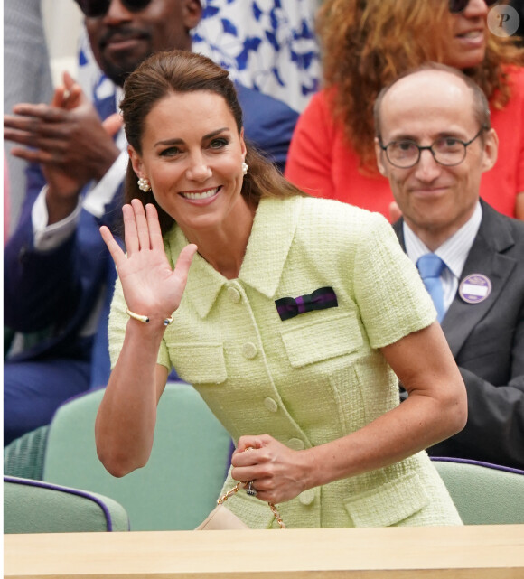 Kate Middleton a donné une énorme somme de pourboires pour une soirée dans un festival.
Kate Middleton - Wimbledon, Londres