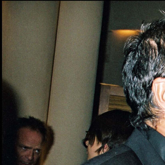 Julien Clerc et son frère Gérard Leclerc à l'hôtel Park Hyatt à Paris le 29 octobre 2003.