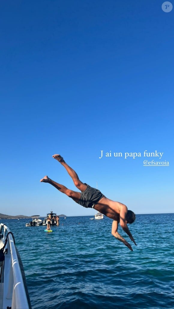 En effet, sur Instagram, sa fille Vittoria de Savoie a partagé le plongeon impressionnant de son papa dans l'eau
Emmanuel Philibert sur Instagram