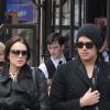 Lindsay Lohan se promène avec quelques amis rue du Faubourg Saint Honoré à Paris où elle se trouve actuellement pour la Fashion Week le 5 mars 2010 