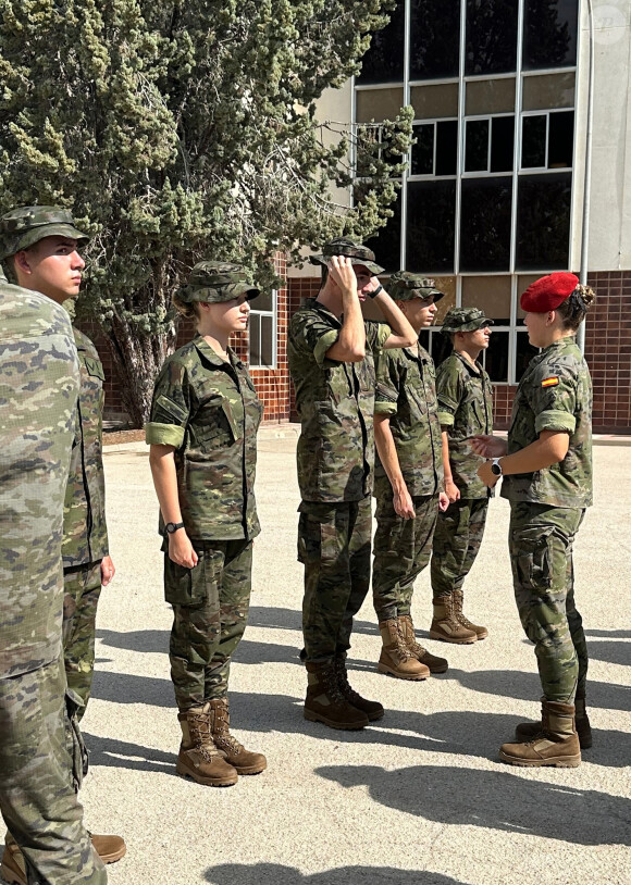 La princesse Leonor lors de sa première journée en uniforme à l'Académie militaire générale à Saragosse, Espagne, le 18 août 2023. © Jack Abuin/ZUMA Press/Bestimage 