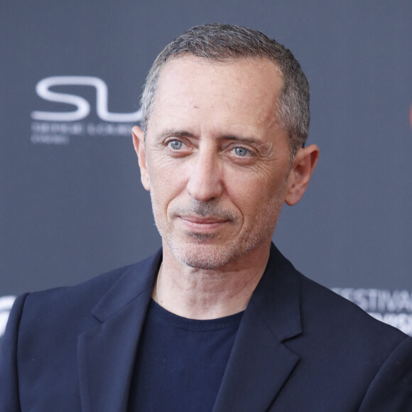 Gad Elmaleh s'est confié sur sa relation avec son fils cadet.
Gad Elmaleh sur le tapis rouge du photocall de la cérémonie d'ouverture du 62ème Festival de Télévision de Monte-Carlo, à Monaco. © Denis Guignebourg/BestImage 